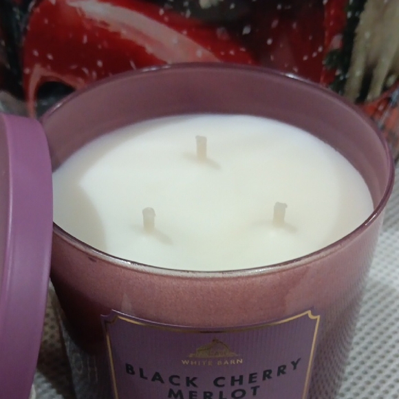 White Barn Black Cherry Merlot Candle - Rich Purple - Picture 3 of 5
